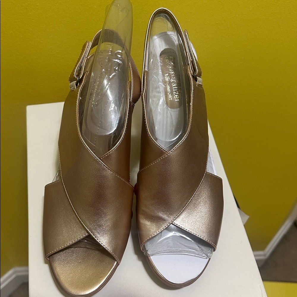 Naturalizer Gold Smooth Slingback Heels